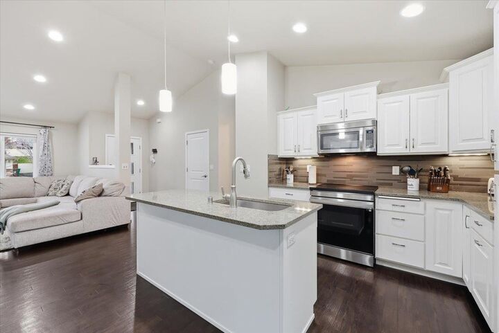 Property Photo:  6831 S Blackwing Ct  WA 99224 