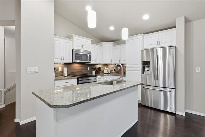 Property Photo: 6831 S Blackwing Ct WA 99224