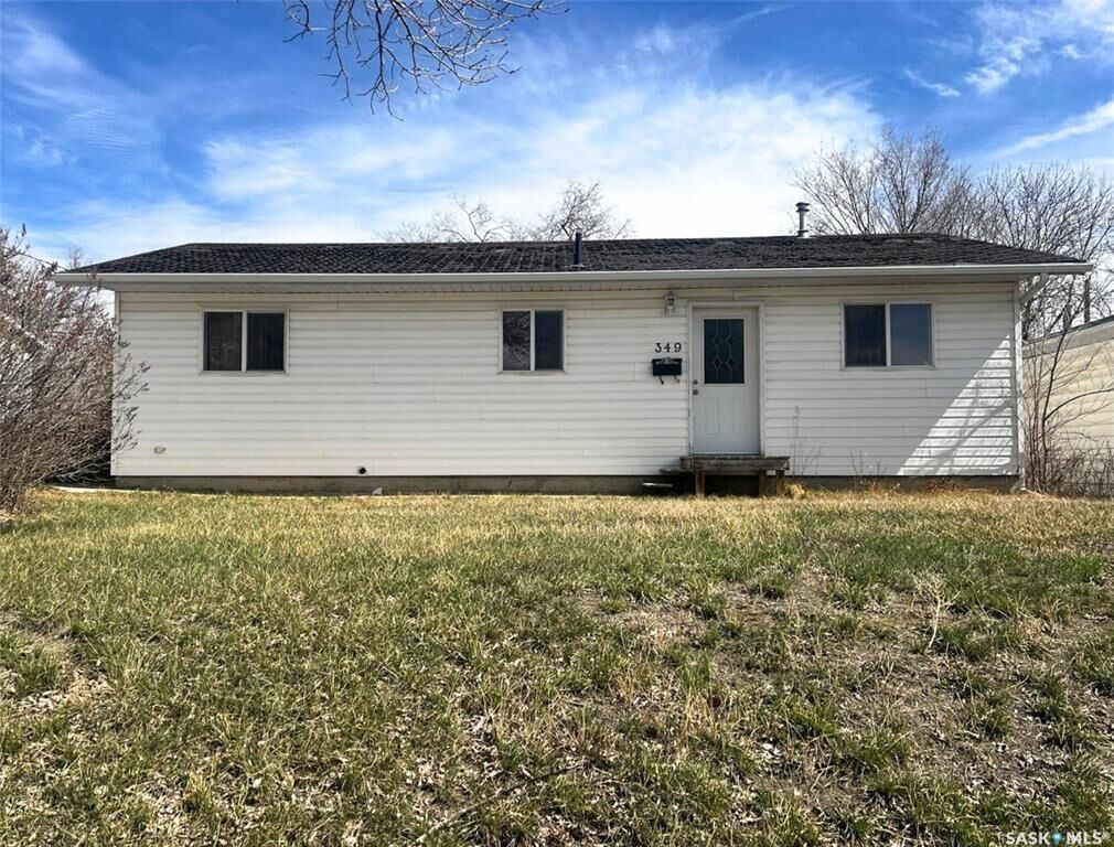 Property Photo: 349 10th Avenue NW SK S9H 1P1