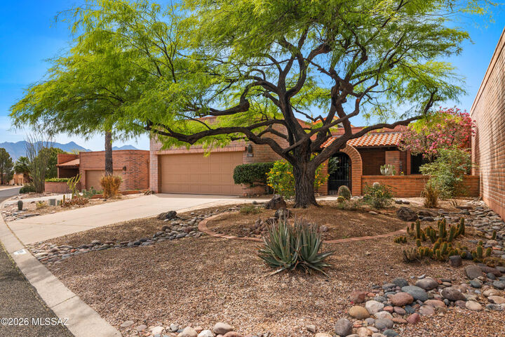 Property Photo:  1899 Vía De La Gloria  AZ 85622 