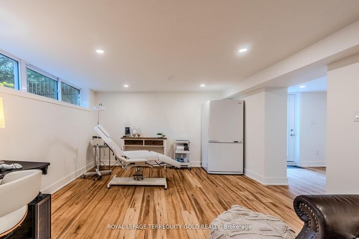 327 River Side Drive — photo 1