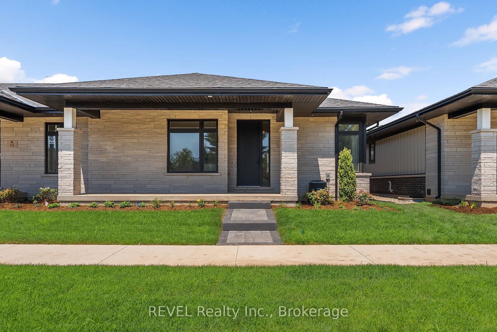 Property Photo: 8 Accursi Crescent ON L0S 1E2
