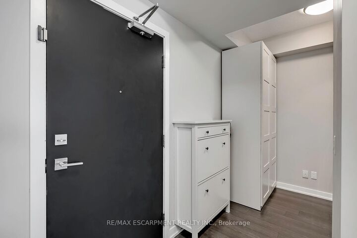 Property Photo: 5240 Dundas Street 604 ON L7L 0J6