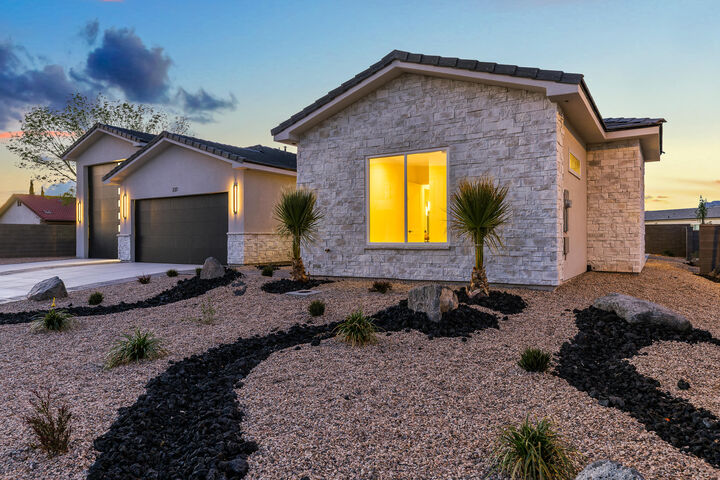 Property Photo:  237 E 1100 N  UT 84737 