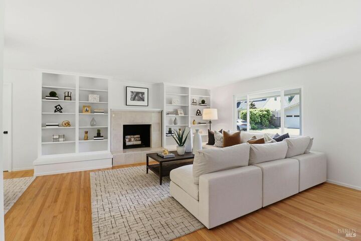 Property Photo:  10 Sonora Way  CA 94925 