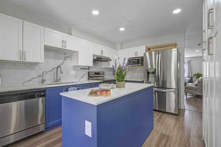 Property Photo:  6533 121 Street 32  BC V3W 1M5 
