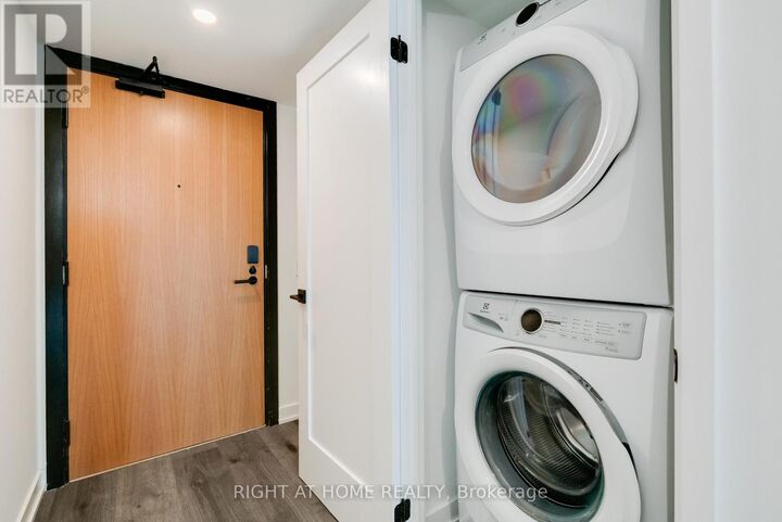 Property Photo:  897 College Street West 518  ON M6H 2C2 