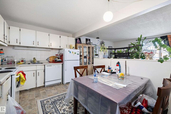 Property Photo: 8604 Gateway Boulevard NW 320 AB T6E 4B6