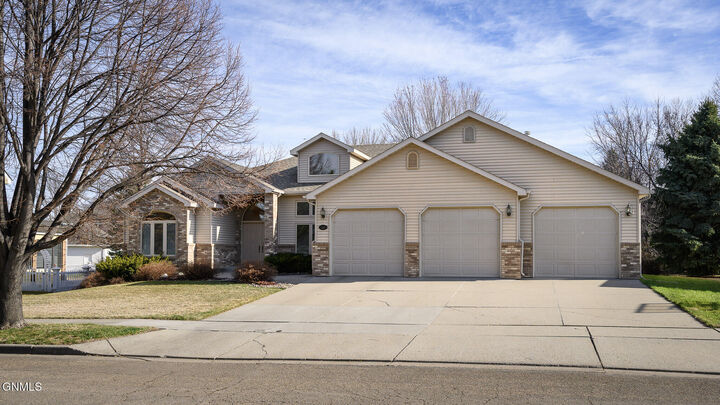 Property Photo:  1864 Contessa Drive  ND 58503 