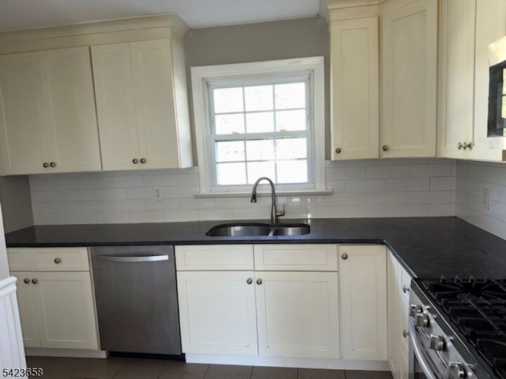Property Photo:  33 Elm Ave  NJ 07023 