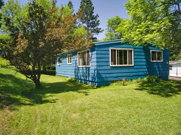 Property Photo:  18 Banks Blvd  MN 55614 