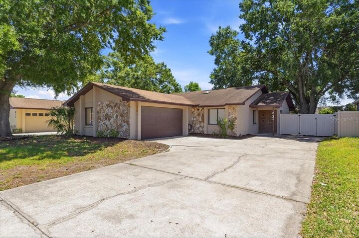 Property Photo: 842 Rockingham Road FL 33809