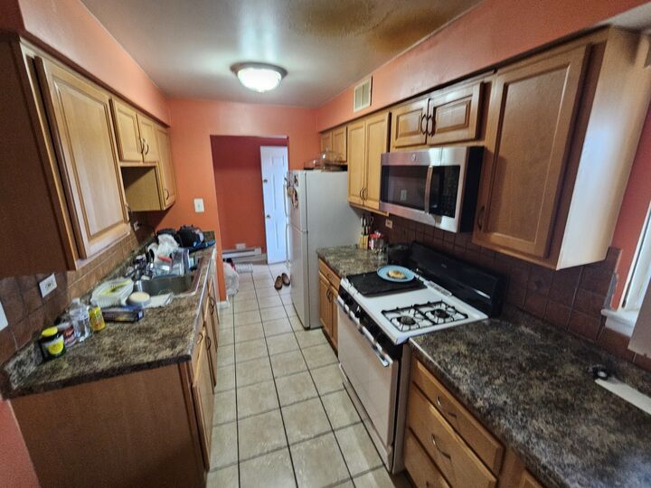 Property Photo:  1910 W Hatherleigh Court 2E  IL 60056 