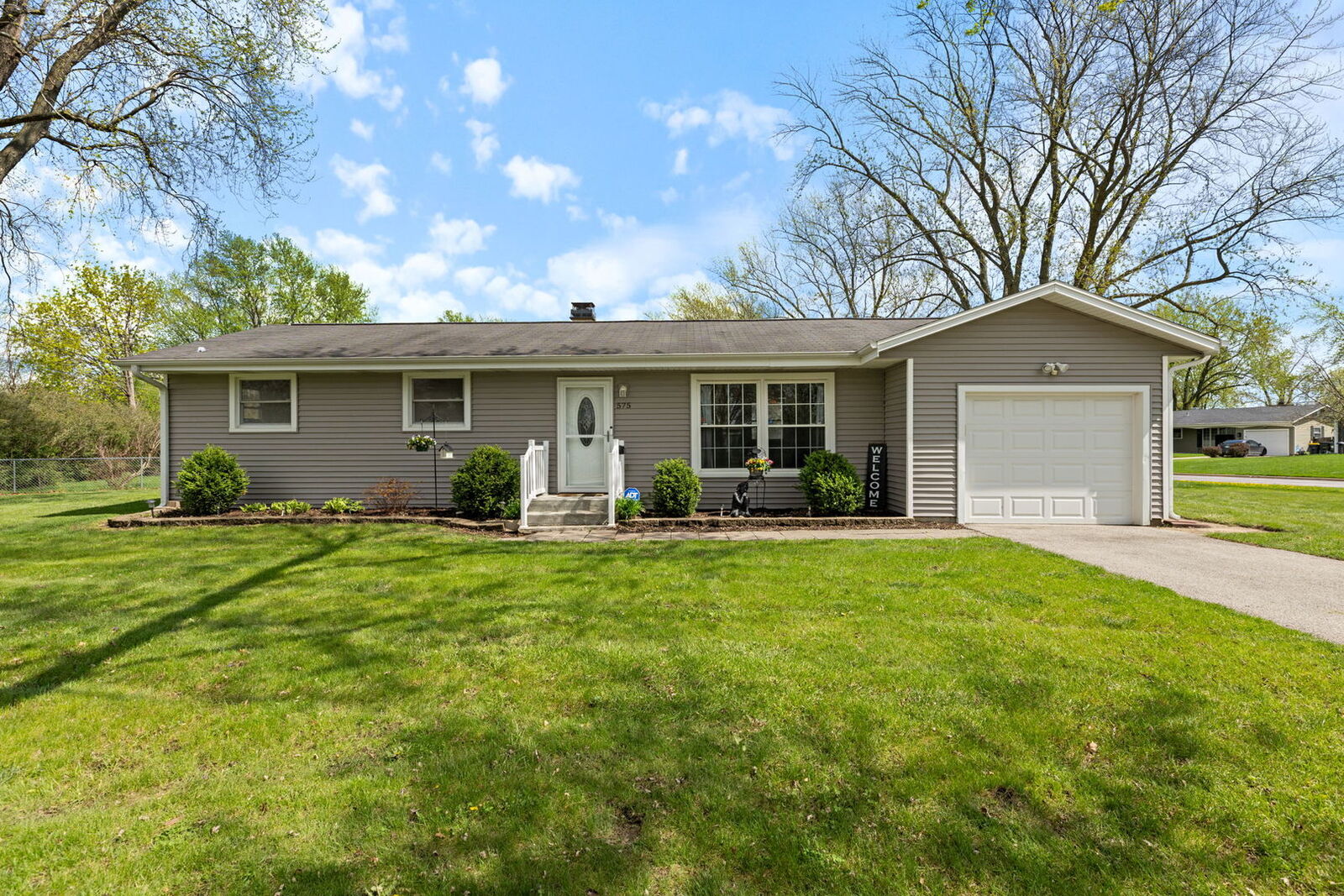 Property Photo:  575 Aztec Drive  IL 60188 
