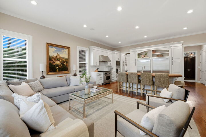 Property Photo:  2660 N Hartland Court  IL 60614 