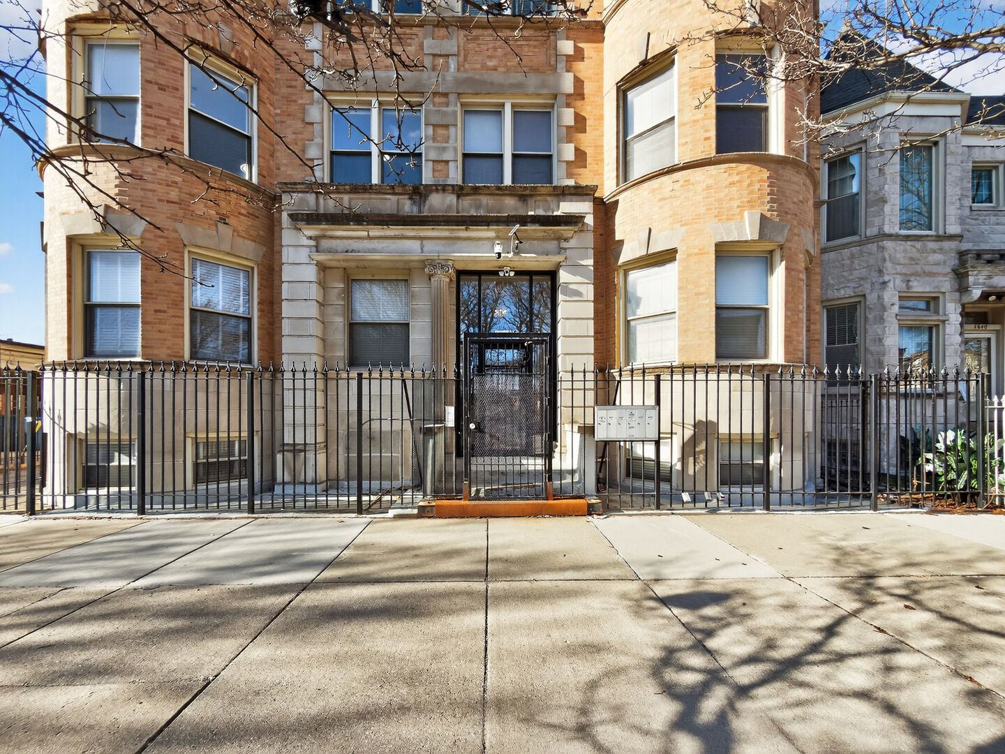 Property Photo: 4646 S Prairie Avenue 2S IL 60653