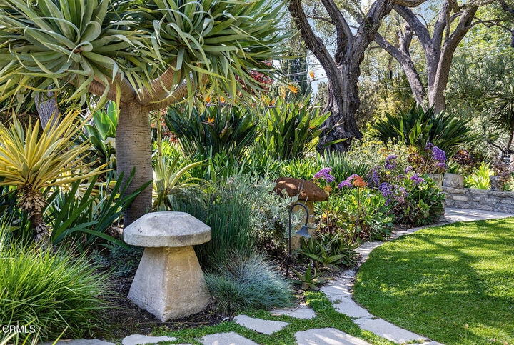 Property Photo:  546 La Loma Road  CA 91105 