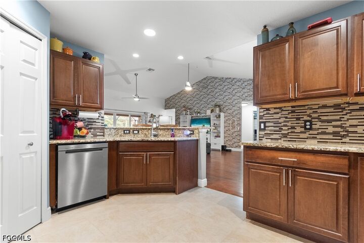 Property Photo:  611 Cleveland Avenue  FL 33972 