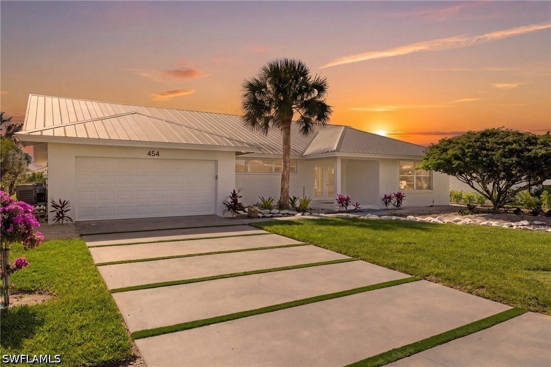 Property Photo:  454 Flamingo Avenue  FL 34108 