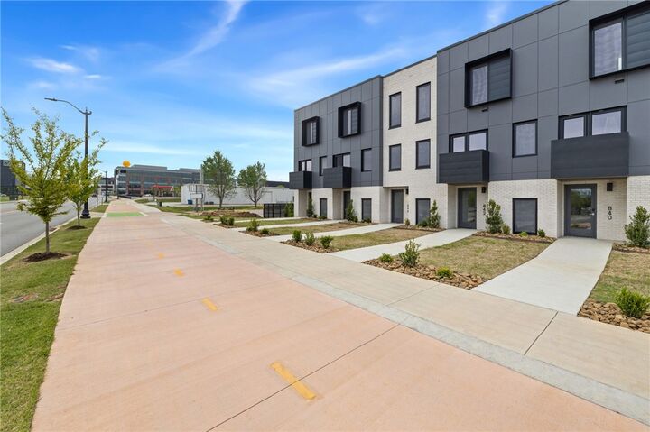 Property Photo:  842 SE 8th Street  AR 72712 