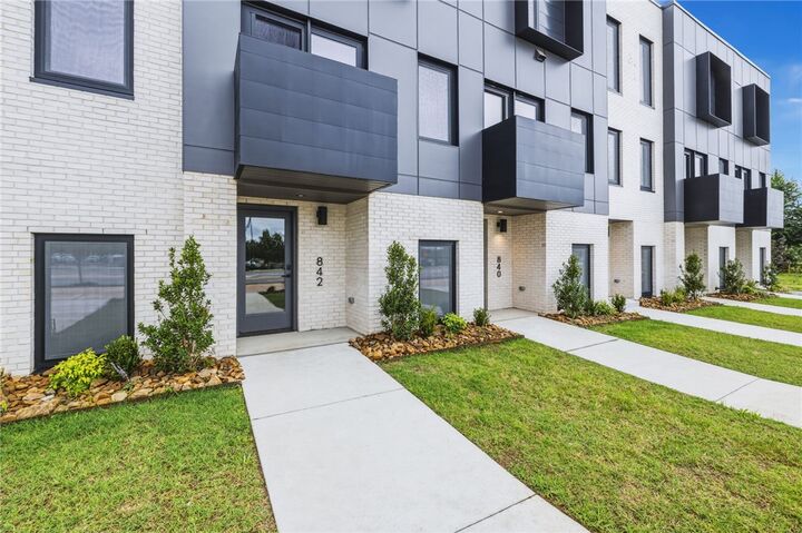 Property Photo:  842 SE 8th Street  AR 72712 