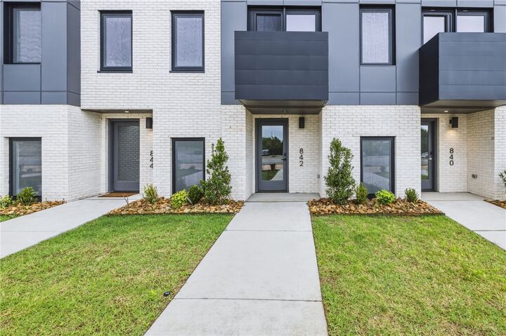 Property Photo:  842 SE 8th Street  AR 72712 