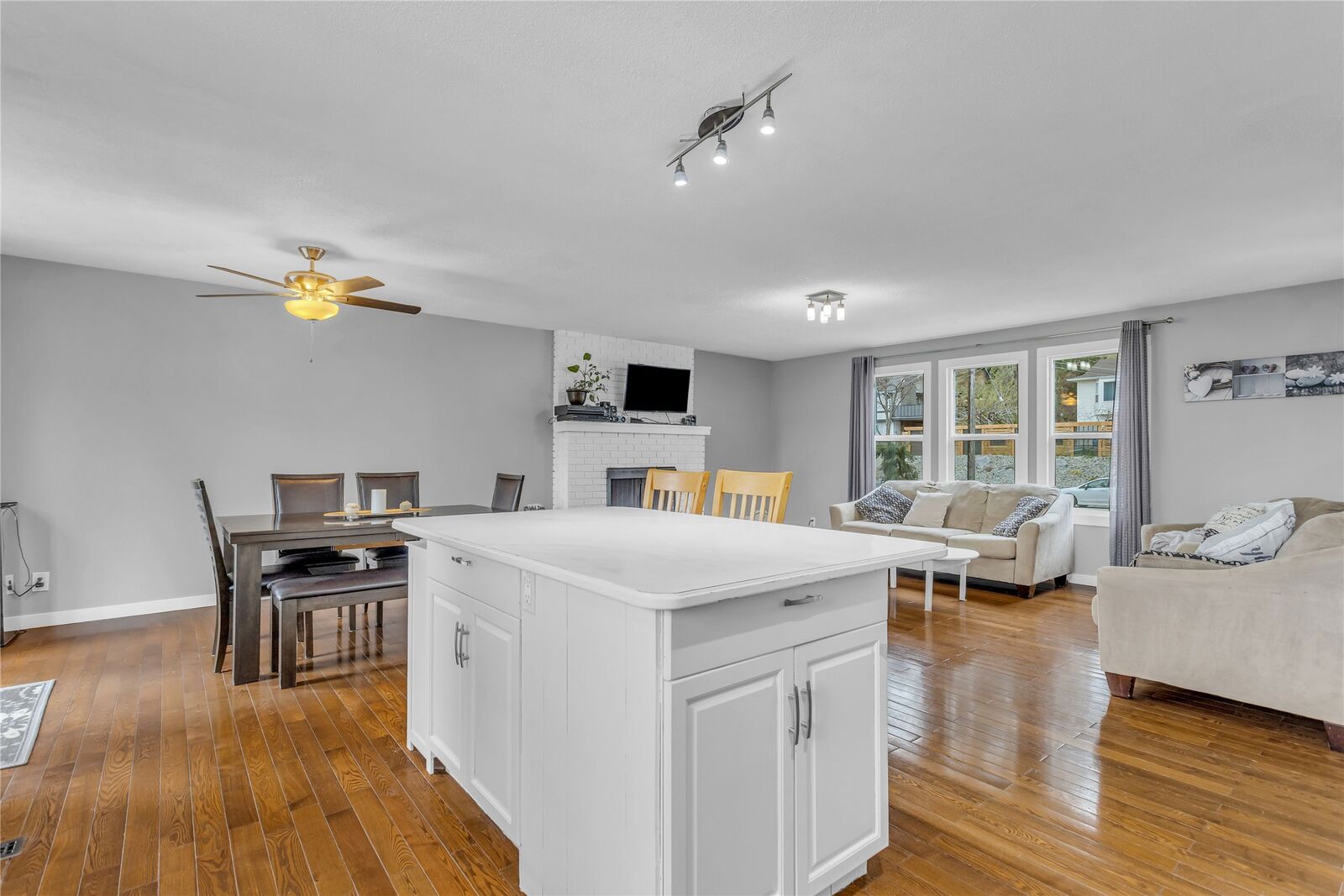 Property Photo:  3281 McIver Road  BC V4T 1G2 