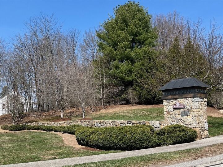 Property Photo:  12 Summerfield Dr 12  MA 01560 