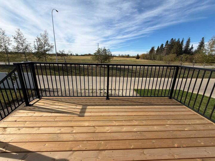 Property Photo:  52 Emmett Crescent  AB T4P 3G8 
