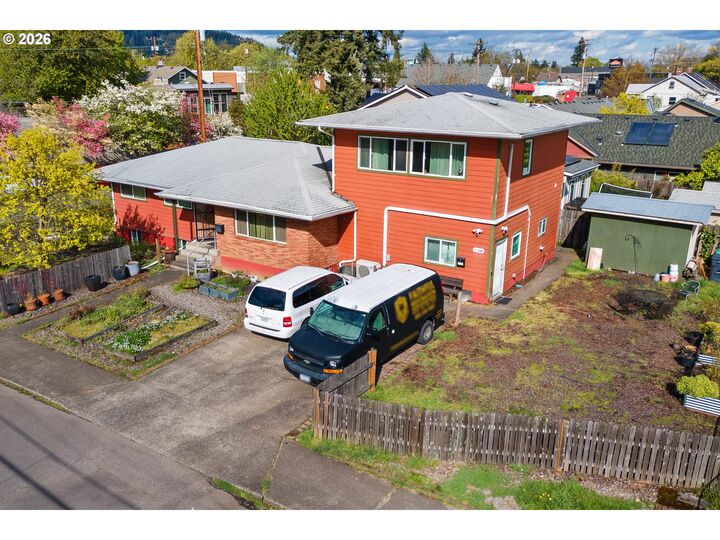 Property Photo:  3710 SE 49th Ave  OR 97206 