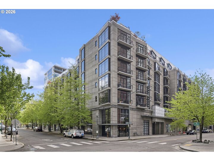 Property Photo:  1030 NW 12th Ave Th2  OR 97209 