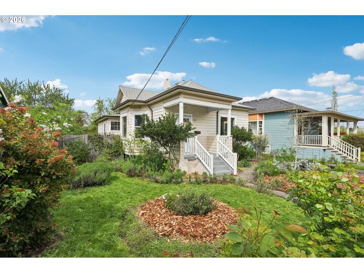 Property Photo:  1831 SE Insley St  OR 97202 