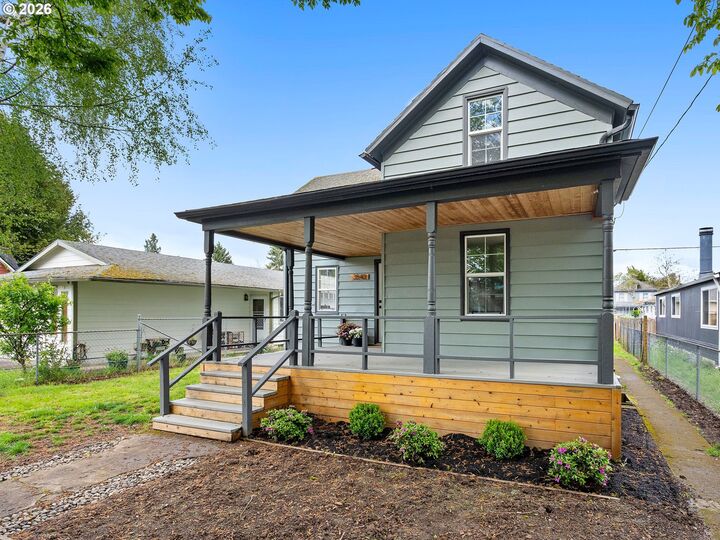 Property Photo:  3543 SE 64th Ave  OR 97206 