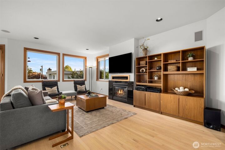 Property Photo:  227  8th Avenue  WA 98033 