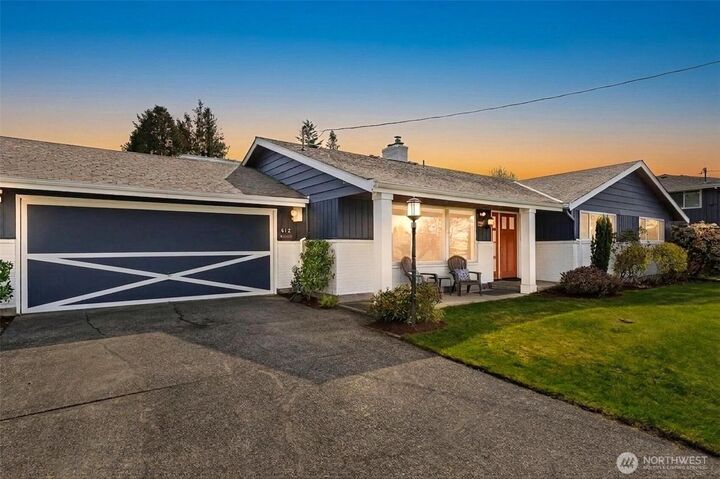 Property Photo:  612  Aloha Way  WA 98020 