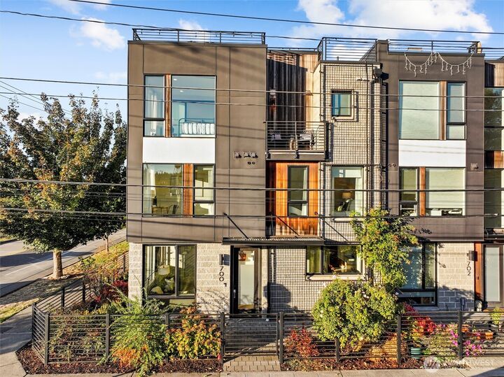 Property Photo:  700 S Willow St  WA 98108 