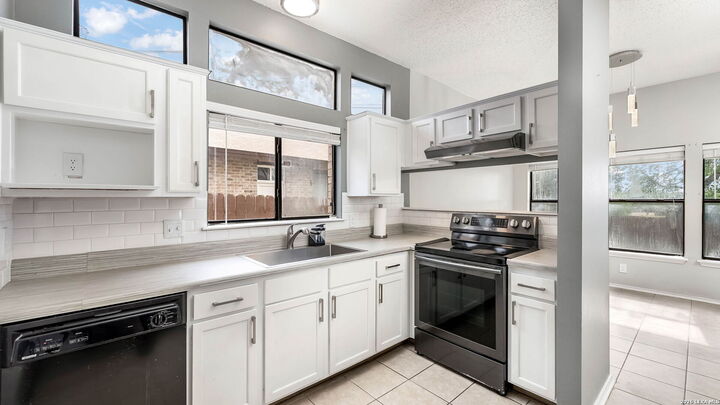 Property Photo:  9806 Pebble Ridge Dr  TX 78109 