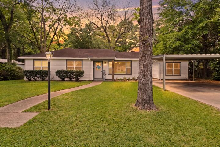 Property Photo:  525 N 10th  TX 77656 