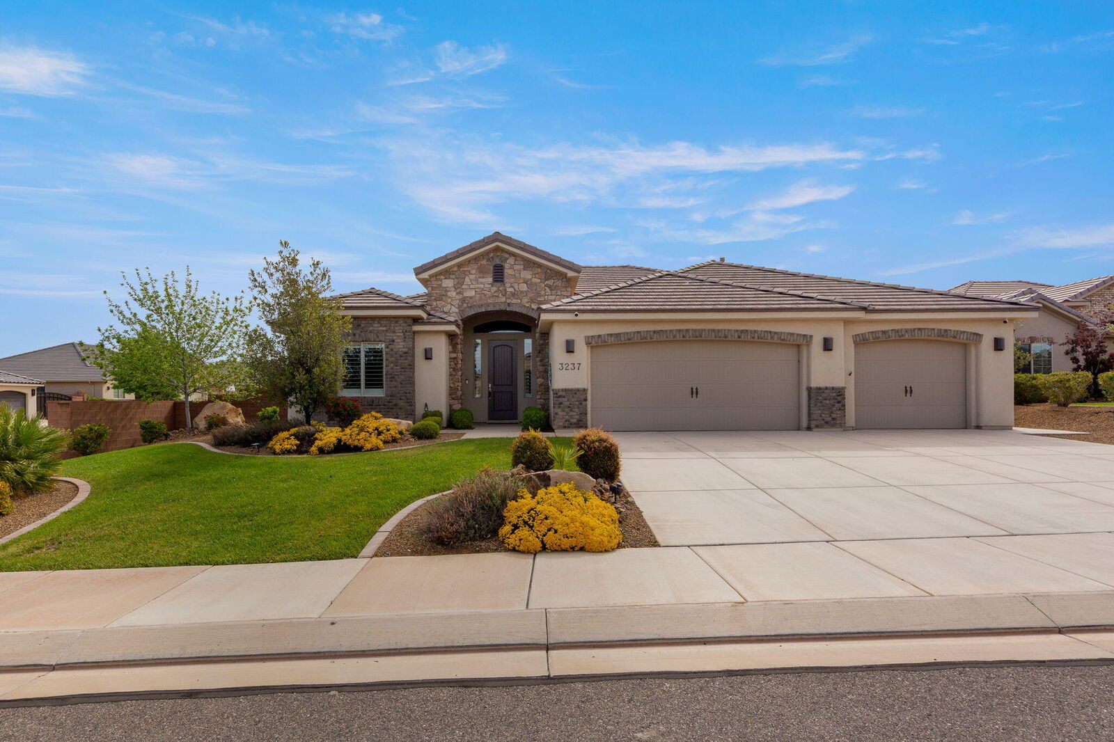 Property Photo:  3237 S Tiger Maple Cir  UT 84790 