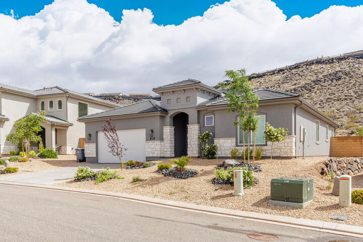 Property Photo:  1418 N Rustico Dr  UT 84780 