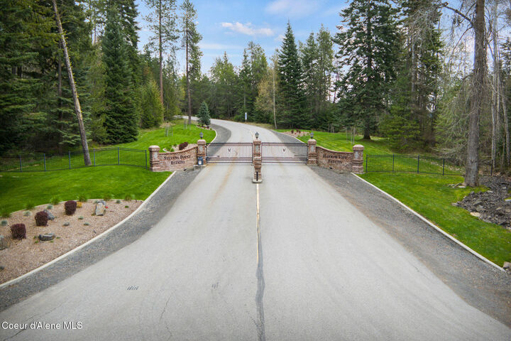 Property Photo: 4668 S Meadow Lane Dr ID 83814
