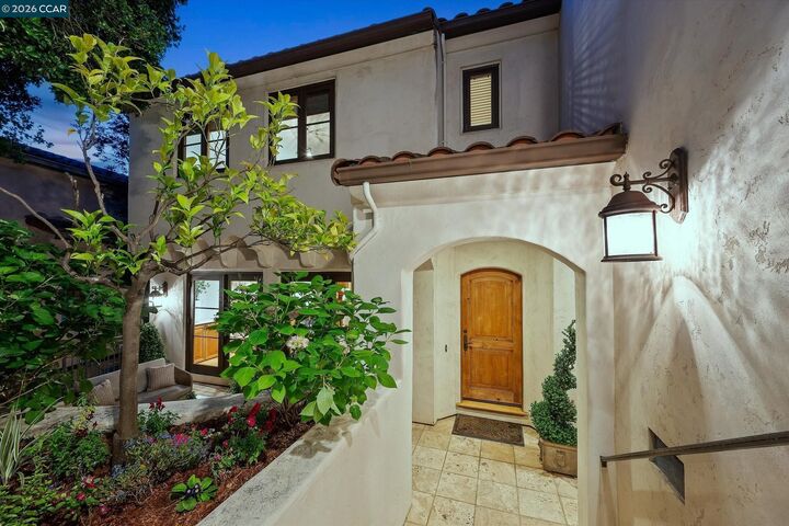 Property Photo:  21 Live Oak Rd  CA 94705 