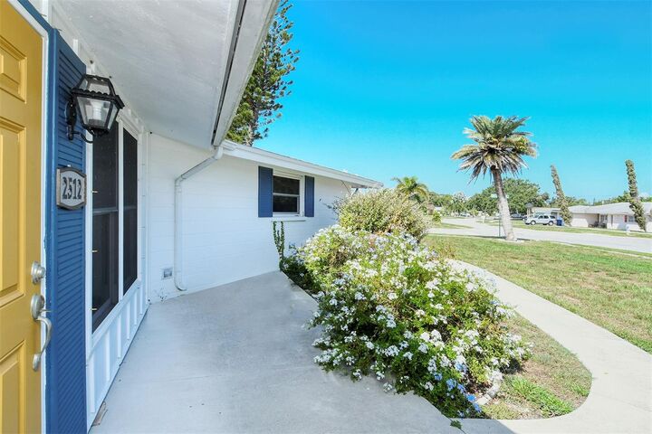 Property Photo:  2512 Post Road  FL 34231 