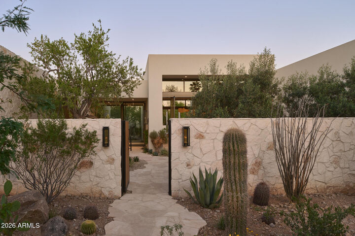 Property Photo:  8717 N Avenida Del Sol --  AZ 85253 