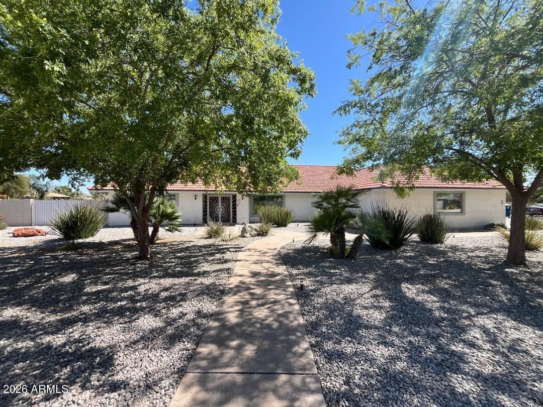 Property Photo: 7811 E Charter Oak Road AZ 85260