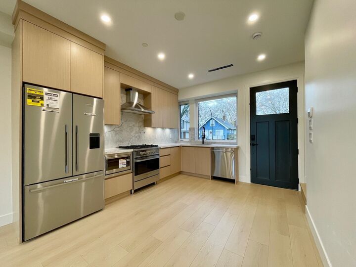 Property Photo: 162 E 43rd Avenue BC V5W 1S9