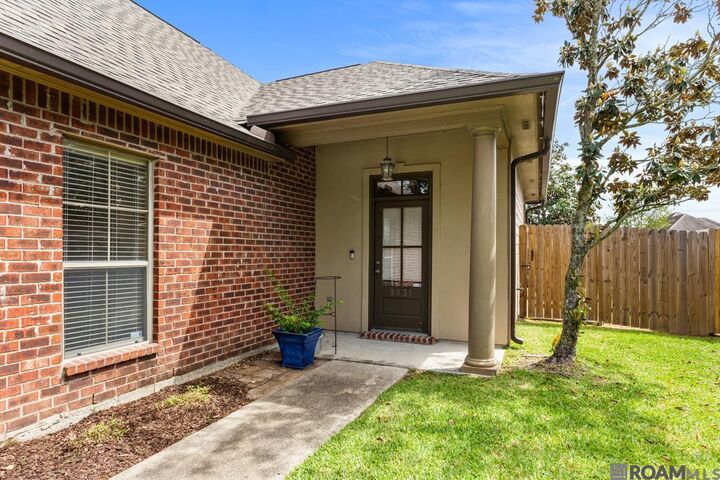 Property Photo:  9031 Eastlake Drive  LA 70810 