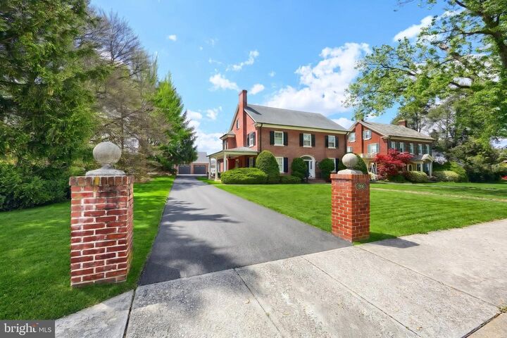 Property Photo:  206 Eichelberger Street  PA 17331 