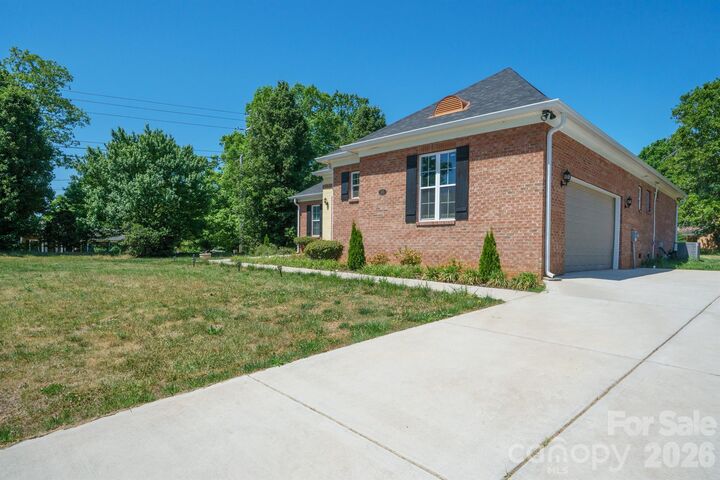 Property Photo:  101 Long Meadows Drive  NC 28086 