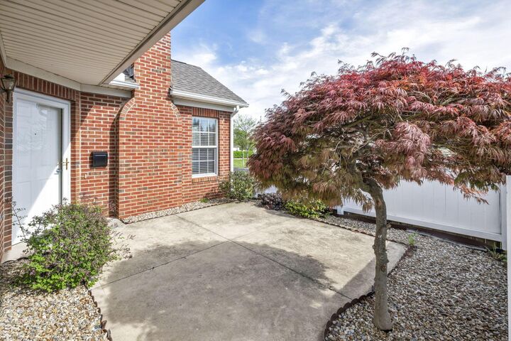 Property Photo:  697 Hampton Woods Drive  OH 43302 